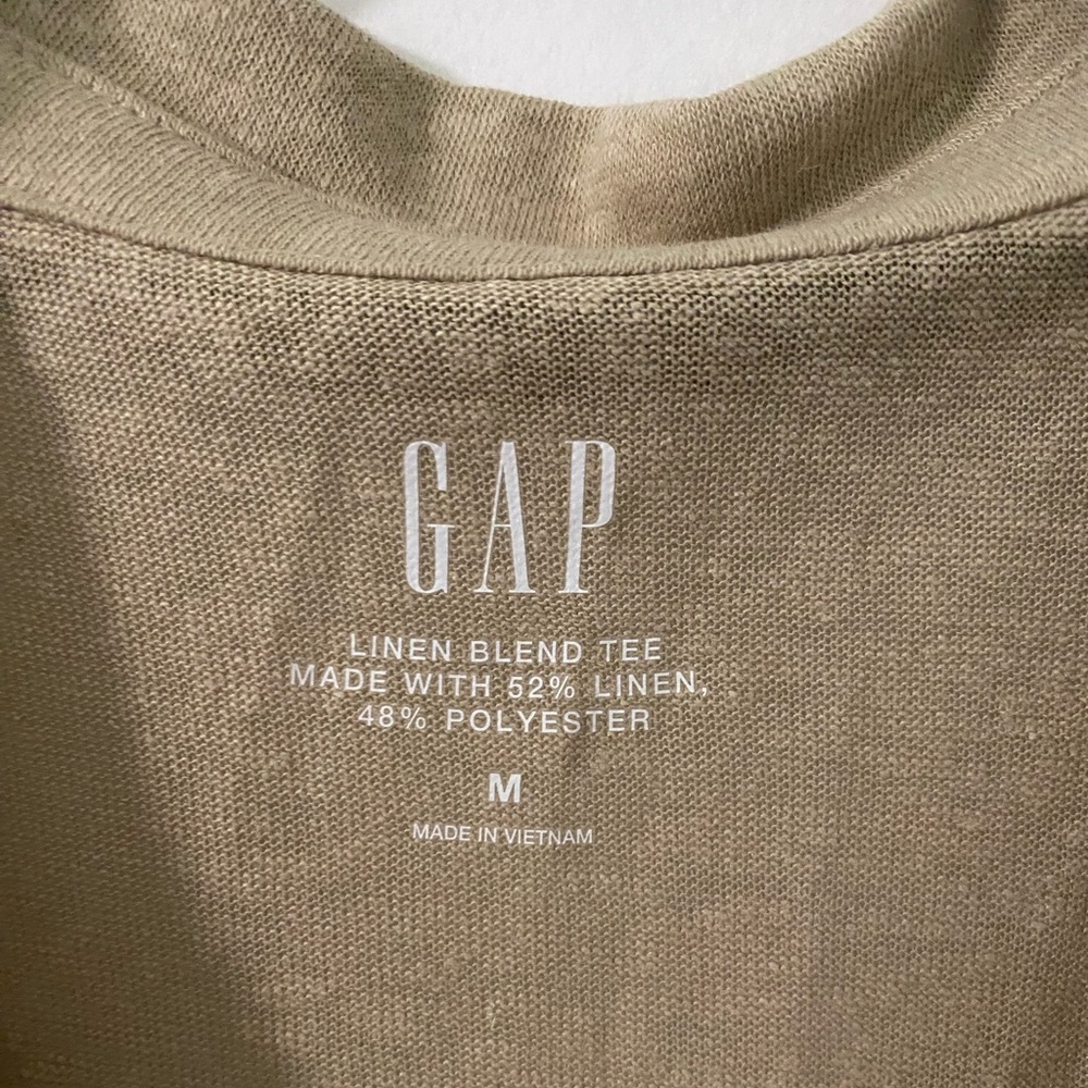 GAP Women's Linen Blend Collared V Neck T-Shirt in Tan - NWT - Picture 3 of 4